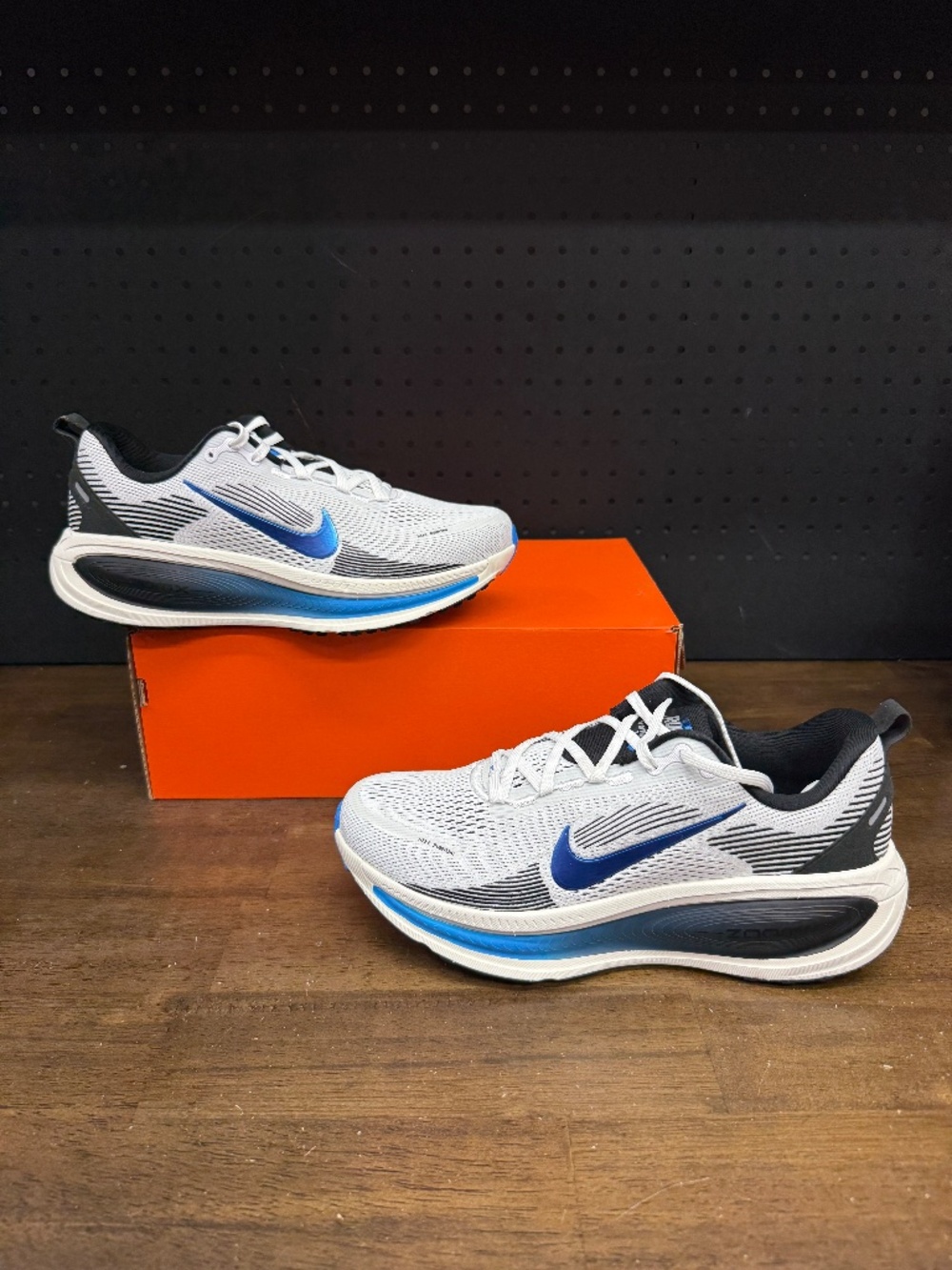 New W/ Box! Men's Nike Vomero 18 'White Black Photo Blue' Running Sneakers